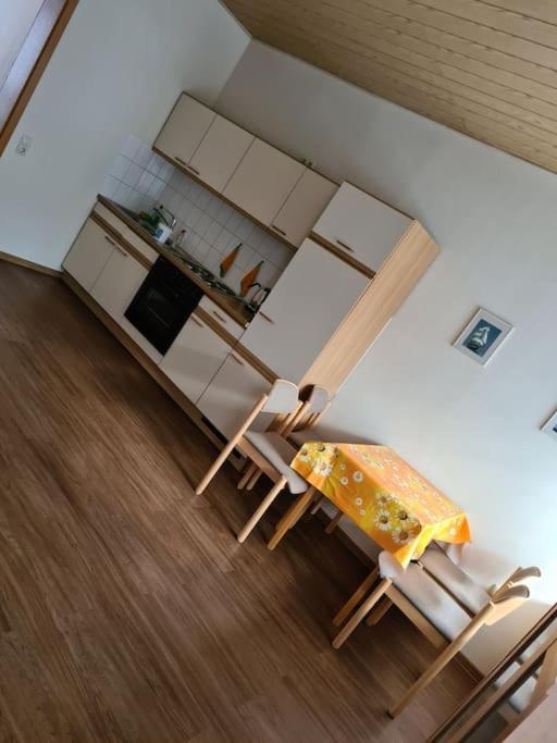 Gemuetliche Ferienwohnung Am Waldrand Elgersburg Exterior foto
